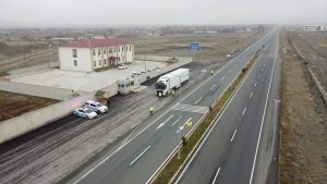 Erzincan’da trafik ekipleri yüksek rakımlı geçitleri kullanacak sürücüleri uyardı