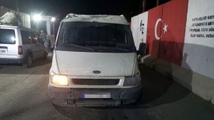 Bitlis’te bir minibüste 37 düzensiz göçmen yakalandı
