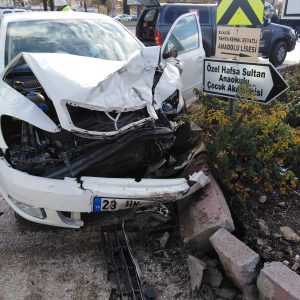 Elazığ’da trafik kazasında 3 kişi yaralandı