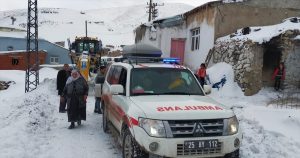 Erzurum Büyükşehir Belediyesi 1500 personel ve bin araçla karla mücadele ediyor