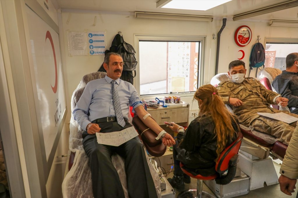 Gürpınar Belediyesi kan bağışında bulunanlar adına fidan dikecek