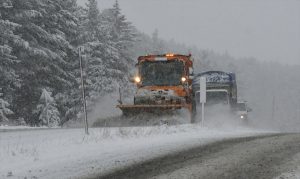 Kars ve Erzincan’da kar nedeniyle 69 köy yolunda ulaşım sağlanamıyor
