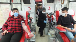 Keban’da Kızılay’ın başlattığı kampanyaya gönüllü kan bağışı