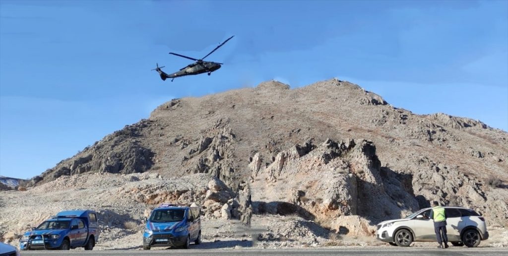 Malatya’da jandarmadan helikopter destekli trafik denetimi