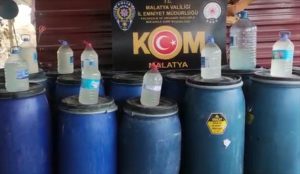 Malatya’da “Zehir” operasyonunda 4 bin 173 litre sahte alkol ele geçirildi
