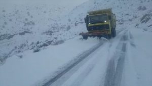 Malatya’nın yüksek kesimlerinde karla mücadele çalışmaları sürüyor
