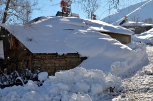 Muş’ta karla kaplanan köylerde vatandaşların zorlu yaşamı