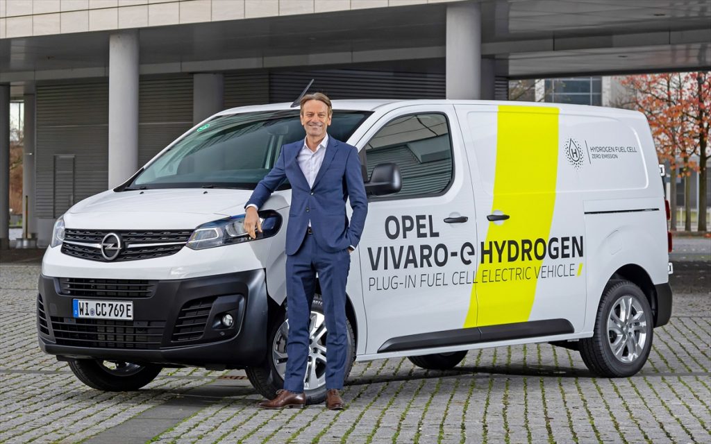 Opel’in yeni nesil ticari aracı Vivaro-e HYDROGEN, ilk filo müşterisiyle buluşuyor