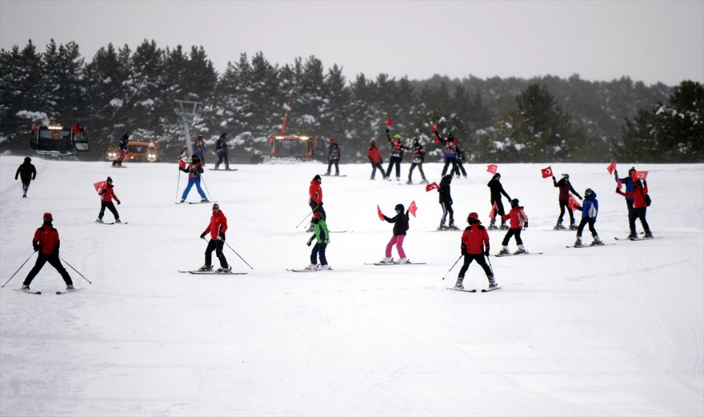 Ardahan’daki Yalnızçam Kayak Merkezi’nde sezon açıldı