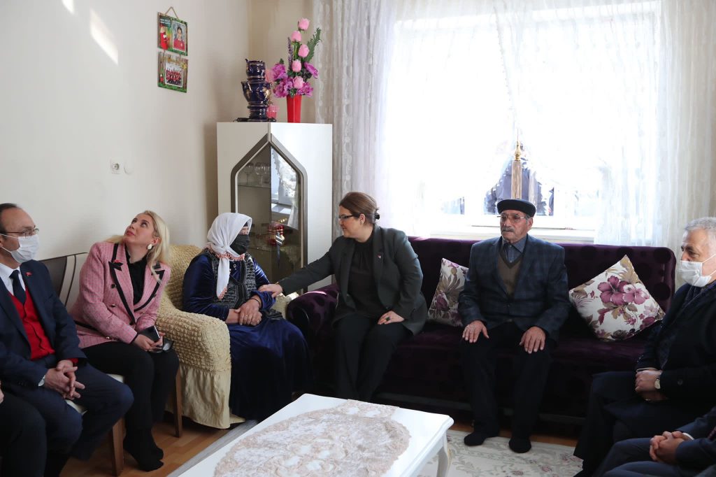 Bakan Derya Yanık, Kars’ta şehit ailelerini ziyaret etti