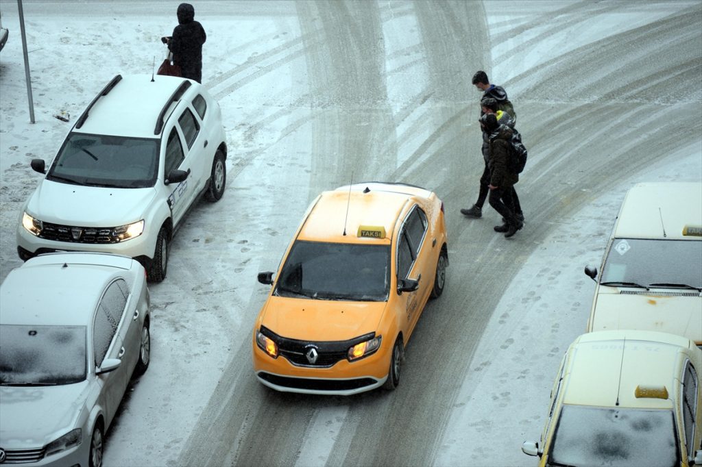 Erzurum ve Ardahan’da kar yağışı etkili oldu