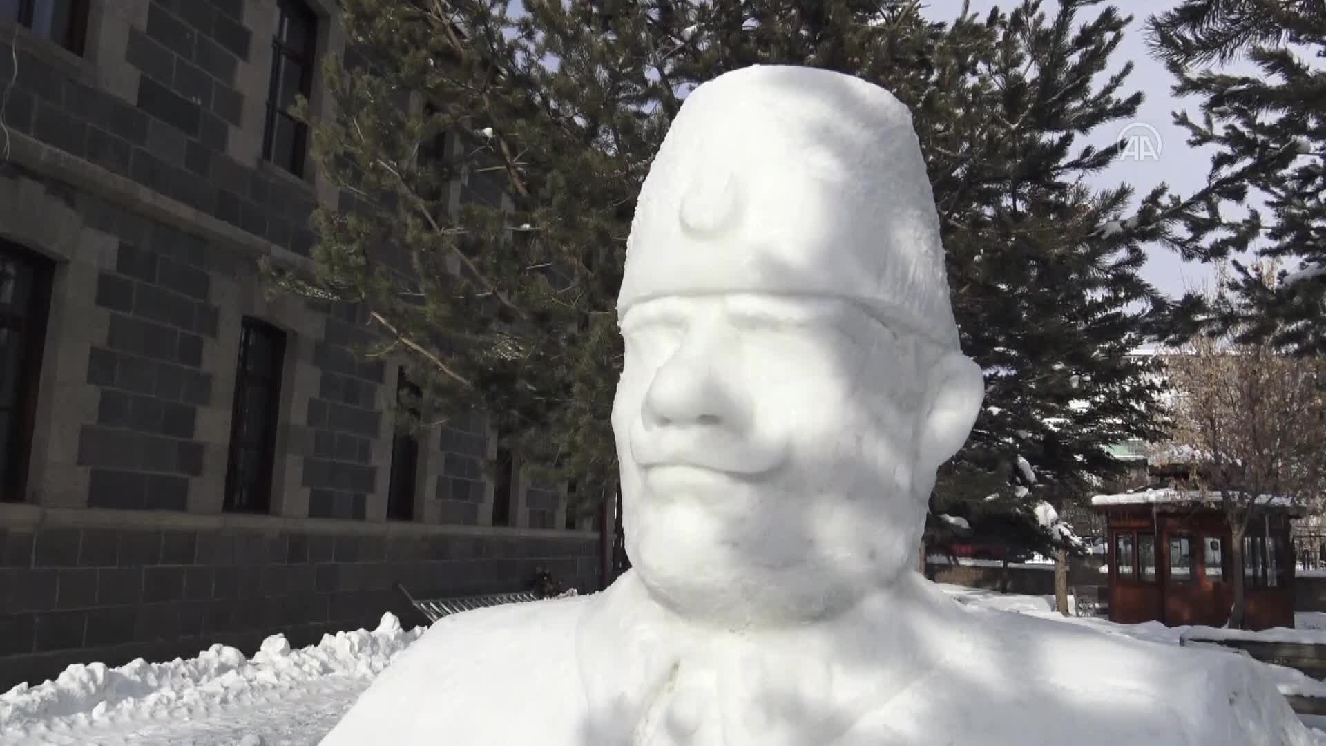 Kars’ta Kazım Karabekir’in kardan heykeli yapıldı