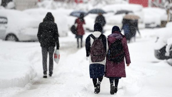 Kars’ta kar nedeniyle okullar yarın tatil edildi