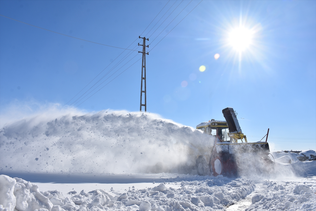 Kars’ta yolu kardan kapanan köylerdeki diyaliz hastalarının imdadına ekipler yetişti