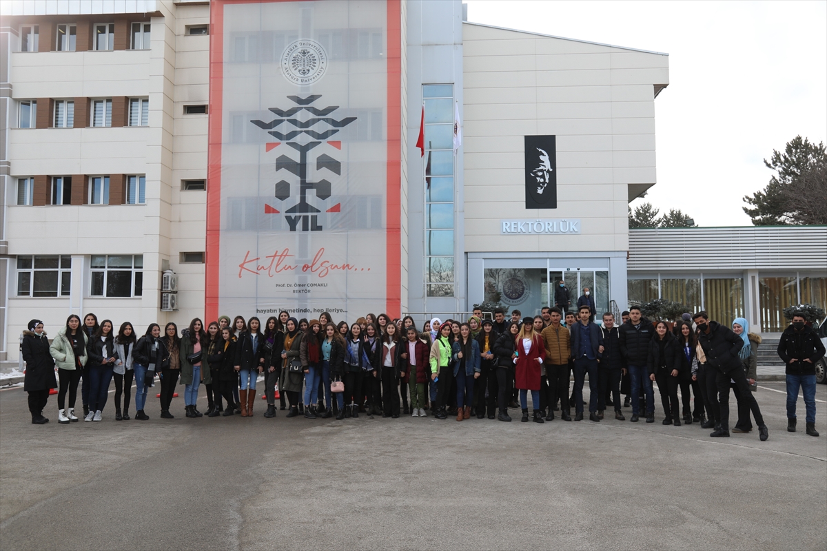 Başkaleli 150 öğrenci Erzurum’a geziye gönderildi