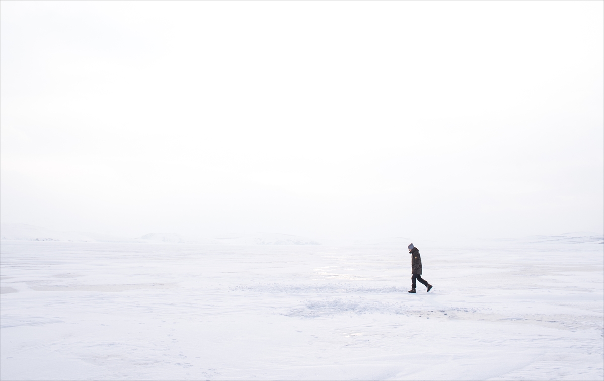 Kars’ın zirvesindeki Aygır Gölü tamamen buzla kaplandı