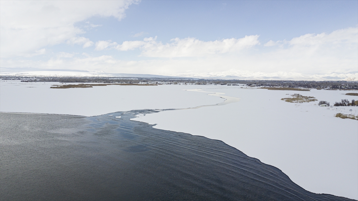Van Gölü’nün su seviyesini son kar yağışlarının yükseltmesi bekleniyor