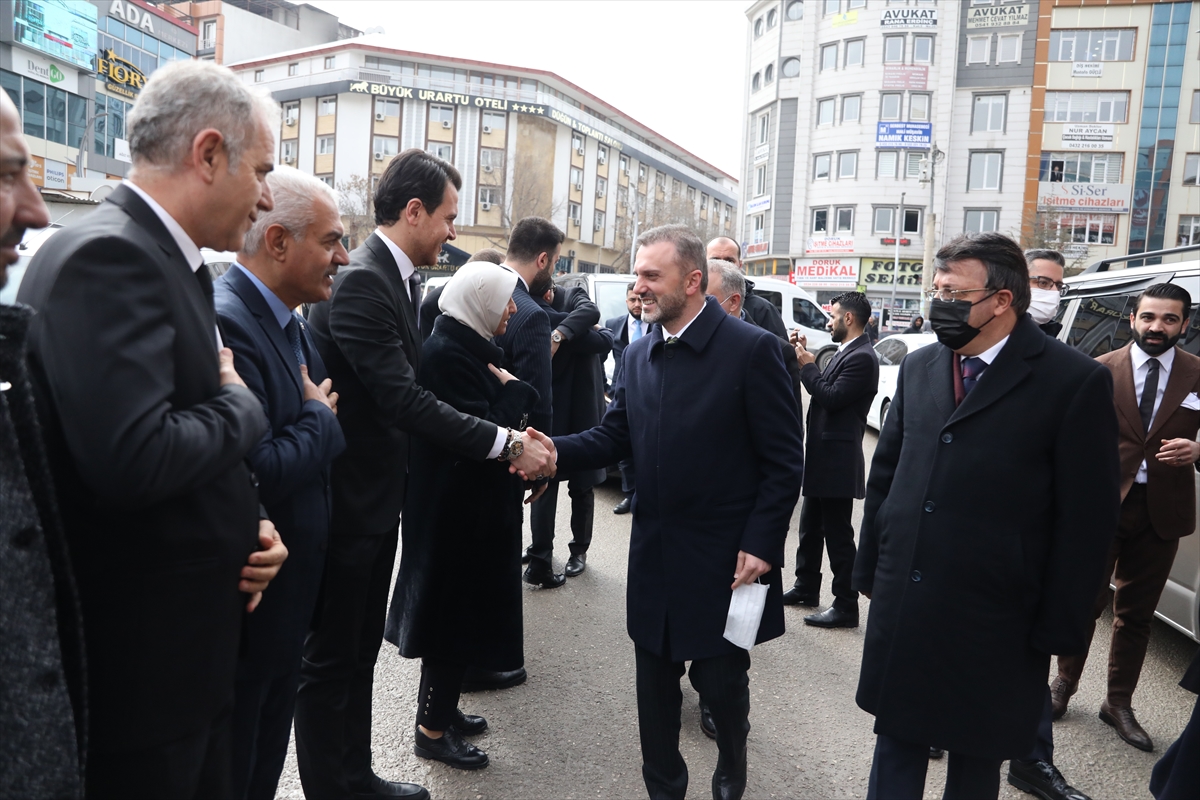 AK Parti Genel Başkan Yardımcısı Kandemir, Van’da partililerle buluştu: