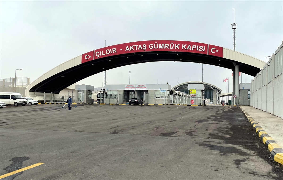 Türkiye’nin Gürcistan’a açılan sınır kapılarında tır yoğunluğu oluştu
