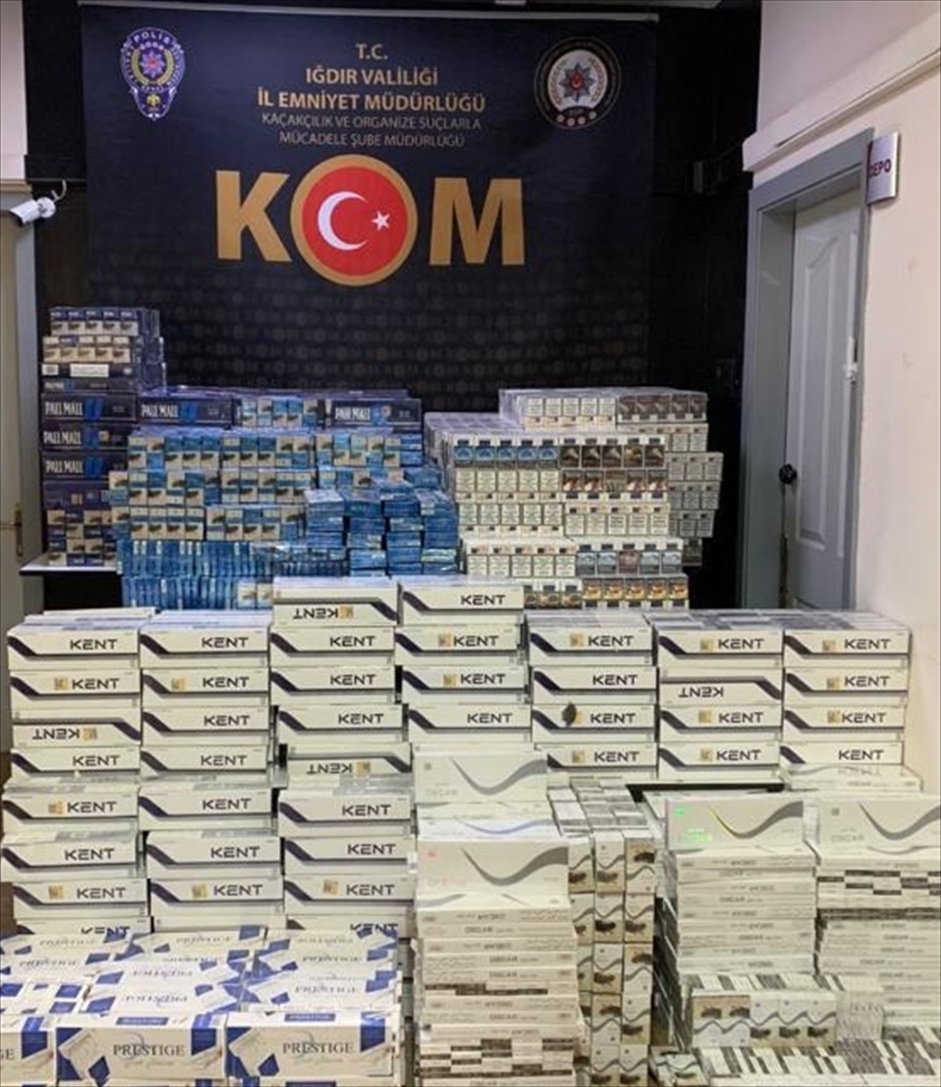 Polisin “dur” ihtarından kaçan araçtan 15 bin paket kaçak sigara çıktı