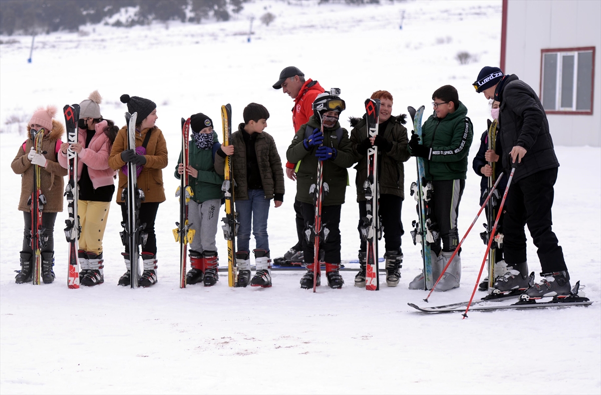 Öğrenciler Yalnızçam’da aldıkları eğitimle geleceğin uzman kayakçısı olacak
