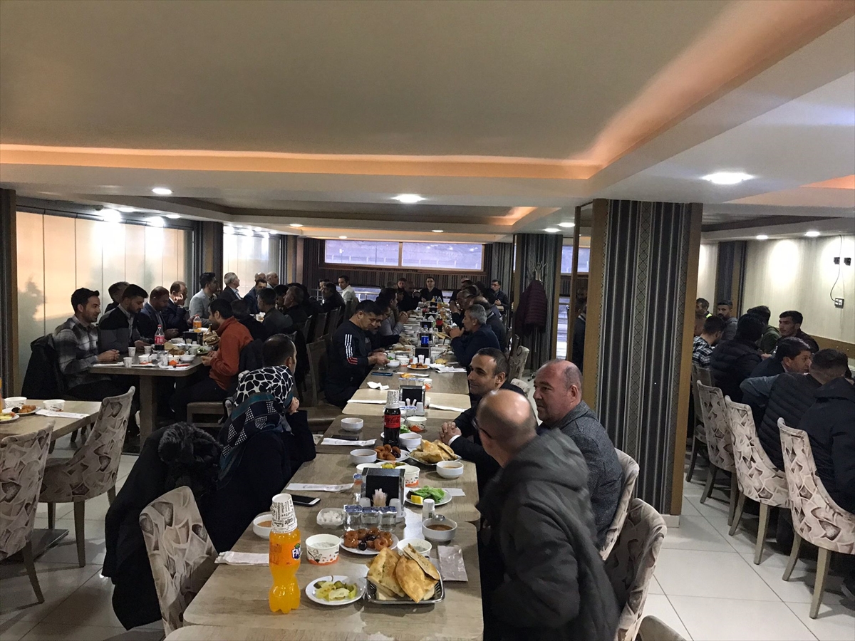 Özalp Kaymakam Nasır, belediye çalışanlarıyla iftar yaptı
