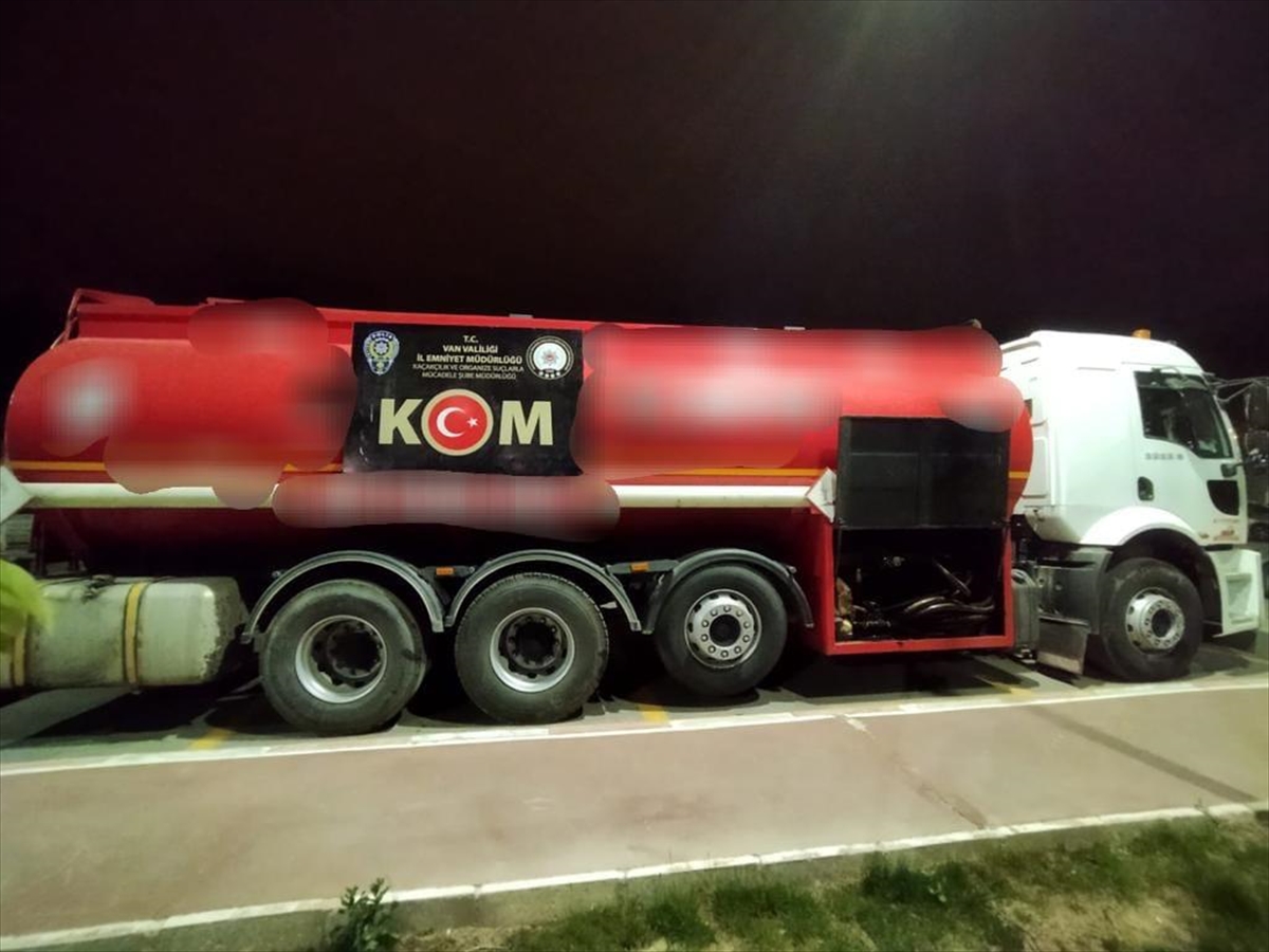 Van’da 14 ton 400 litre gümrük kaçağı akaryakıt ele geçirildi
