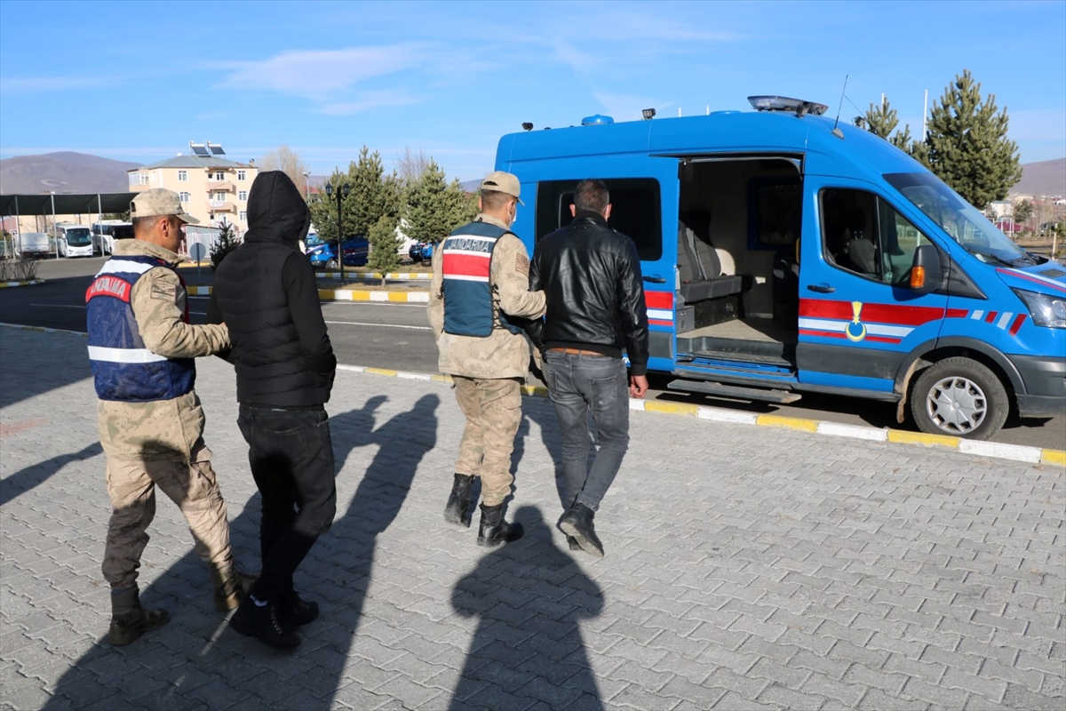 Ardahan’da camiden tarihi halıları çalan 2 kişi tutuklandı!