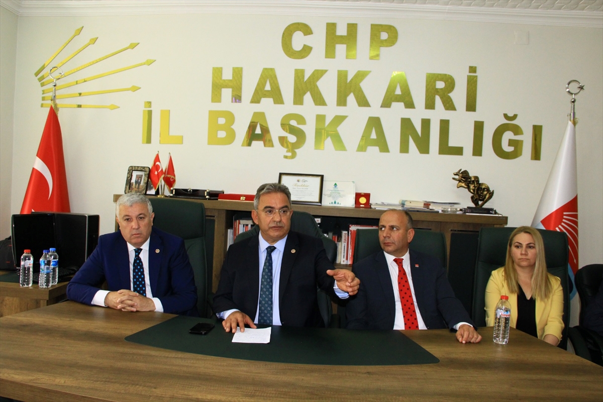 CHP milletvekilleri Budak ve Arık, Hakkari’de ziyaretlerde bulundu