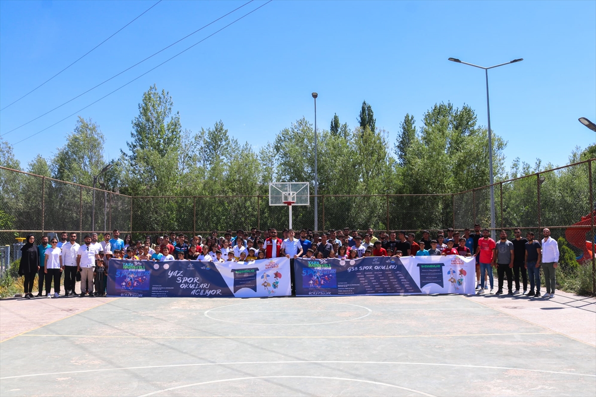Gürpınar’da yaz spor okulları düzenlenen törenle açıldı