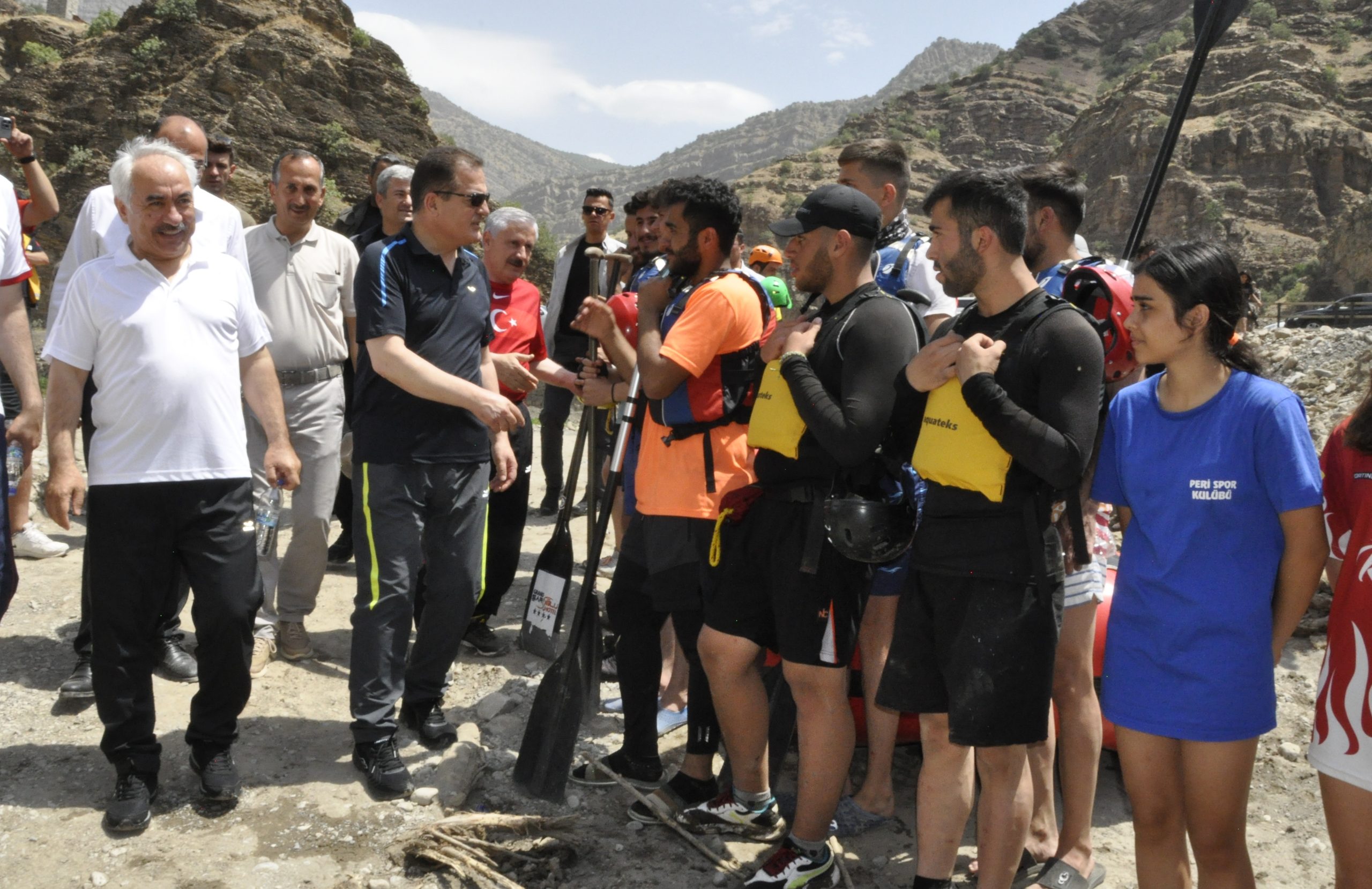 İçişleri Bakan Yardımcısı Ersoy, Çukurca’da rafting yaptı: