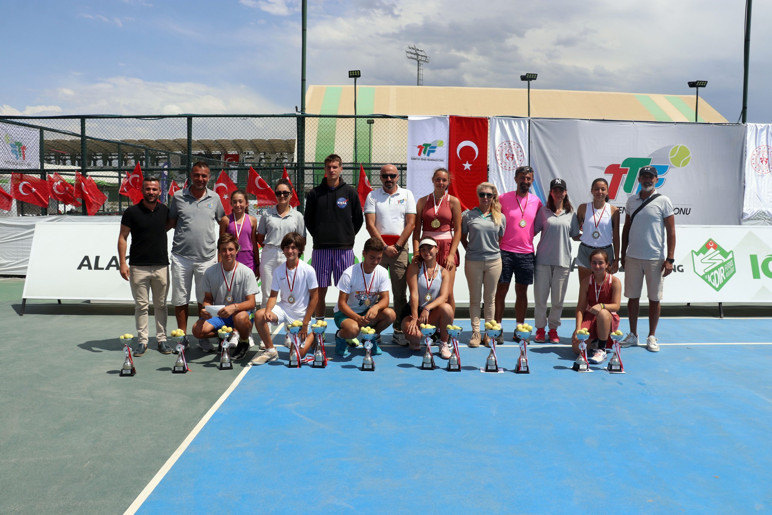Iğdır’da düzenlenen Kayısı Cup Tenis Turnuvası sona erdi