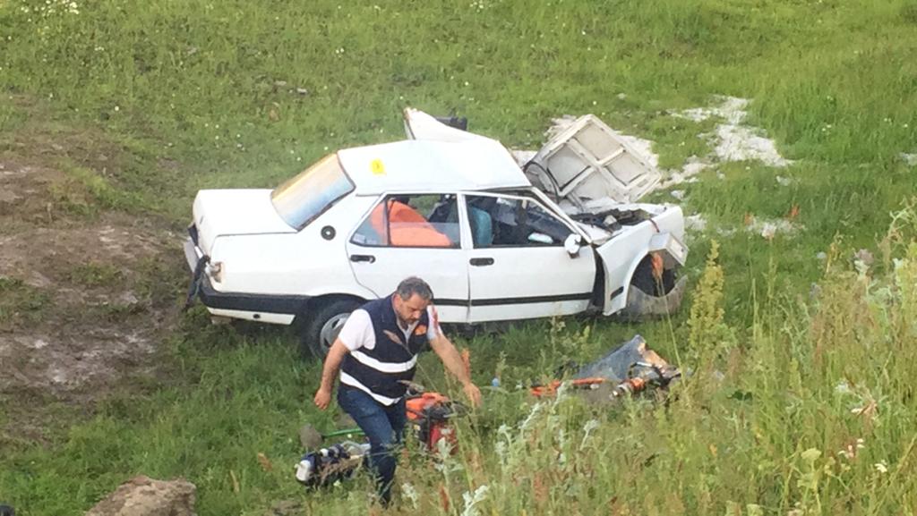 Kars’ta iki otomobilin çarpıştığı kazada astsubay hayatını kaybetti