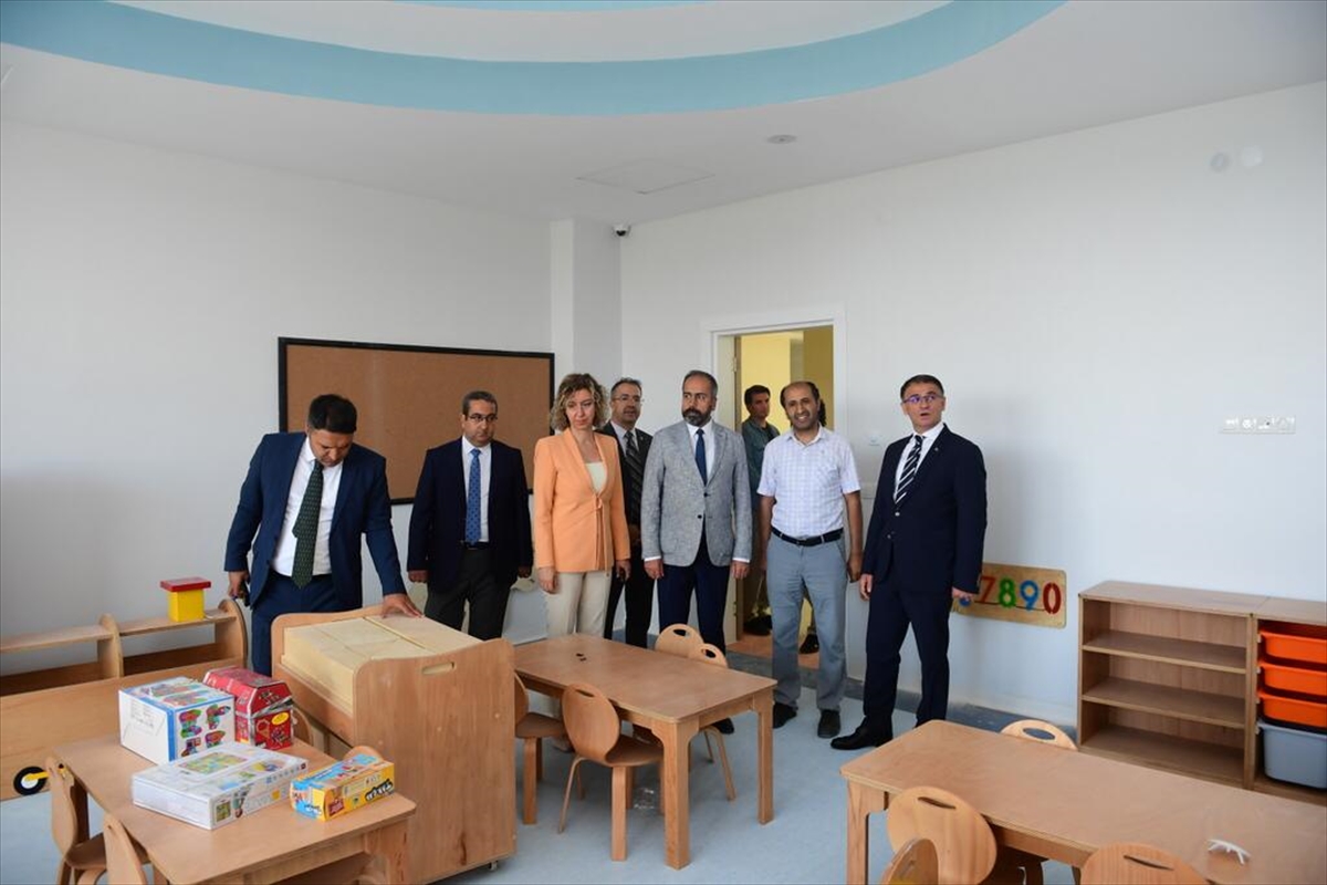 Vali Ozan Balcı anaokulu inşaatında incelemelerde bulundu