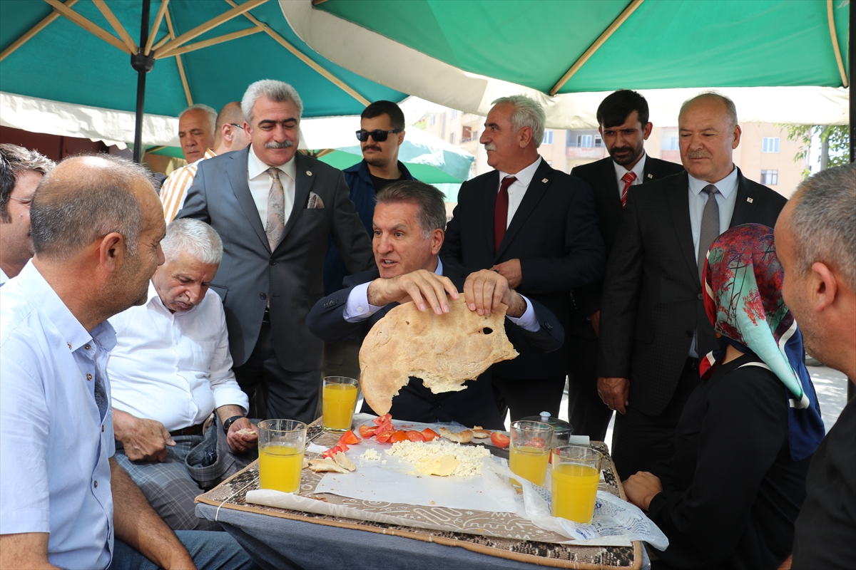 Türkiye Değişim Partisi Genel Başkanı Sarıgül Iğdır’da esnafı ziyaret etti