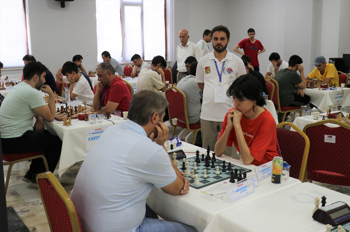 Van’da düzenlenen uluslararası satranç turnuvası devam ediyor