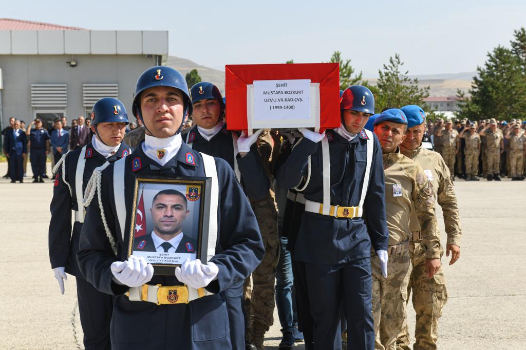 Van’da şehit olan Uzman Çavuş Bozkurt’un naaşı törenle memleketine uğurlandı