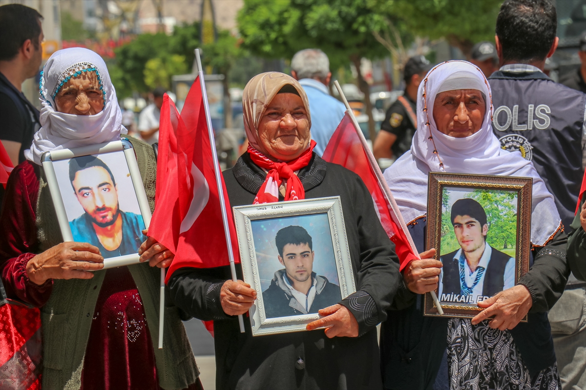 Van anneleri HDP İl Başkanlığı önünde evlat nöbetinde