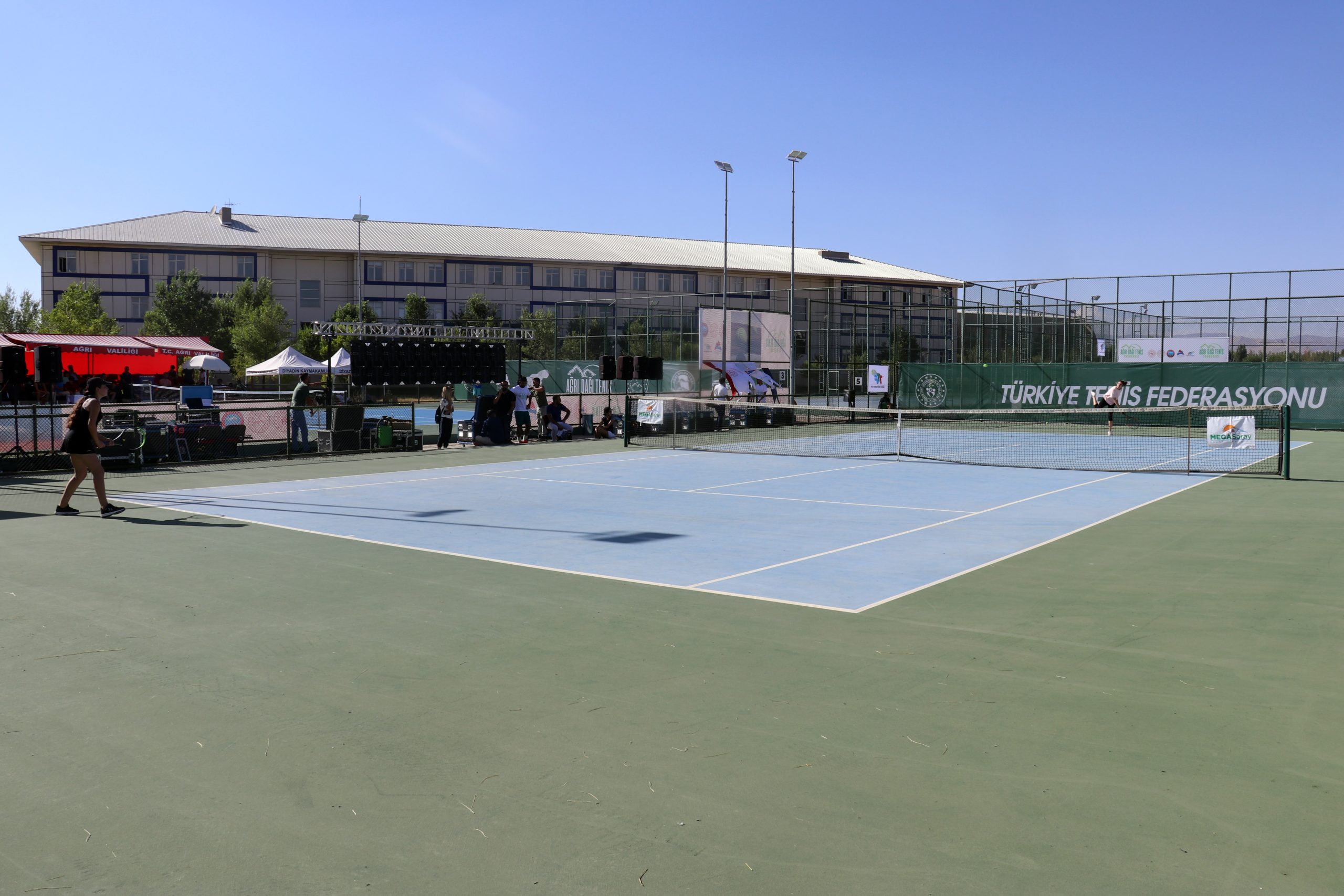 “Geleneksel 2. Ağrı Dağı Tenis Turnuvası” başladı