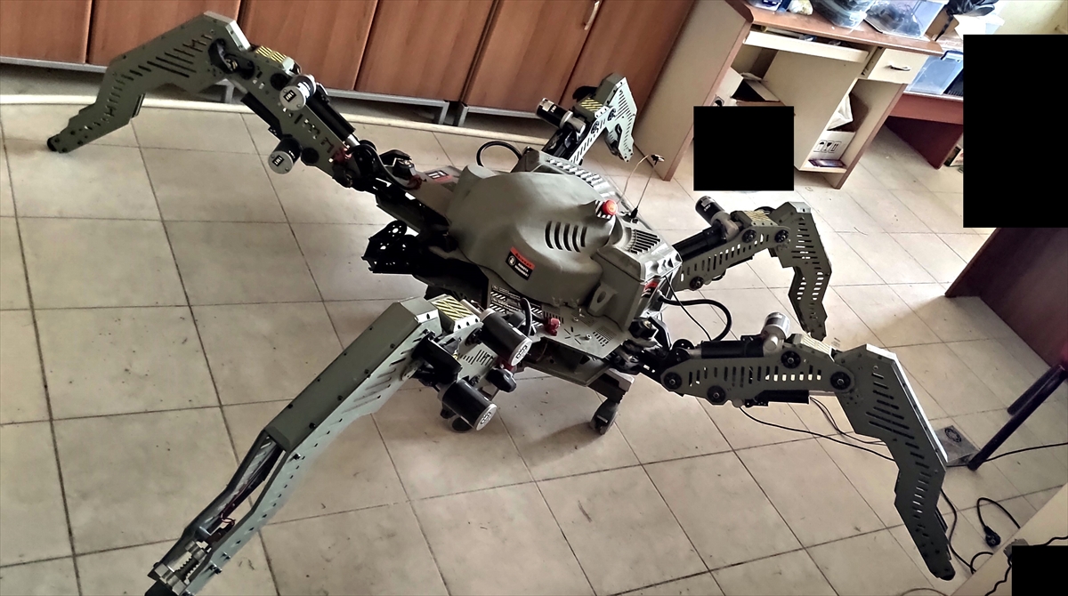 Hakkari Üniversitesi araştırma görevlisi “mini ekskavatör robotu” geliştirdi