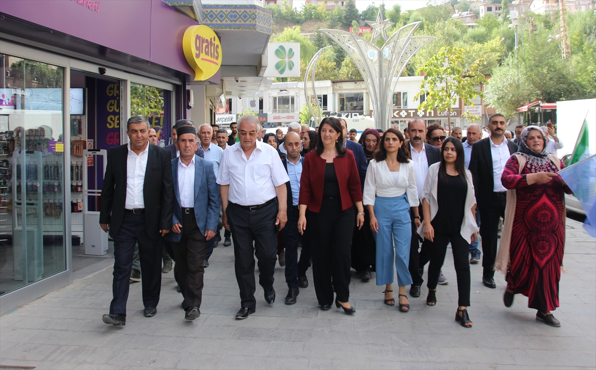 HDP Eş Genel Başkanı Buldan, Hakkari’de esnafı ziyaret etti