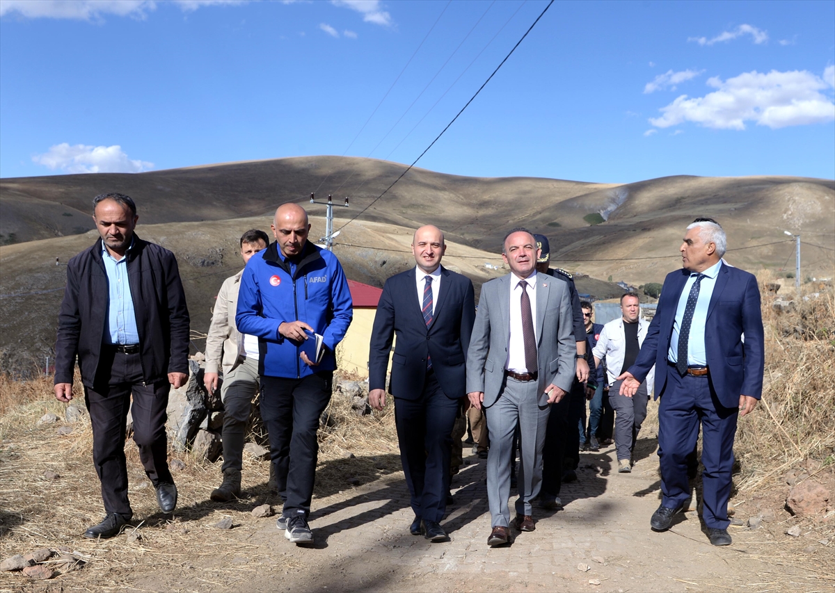 Ardahan Valisi Öner, depremden etkilenen köylerde incelemelerini sürdürdü: