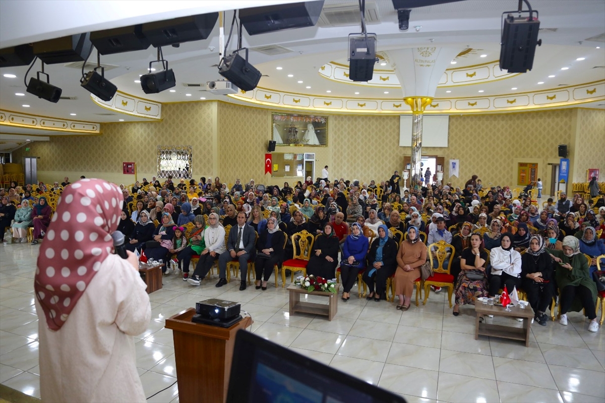 Tuşba’da kadınlara yönelik seminer