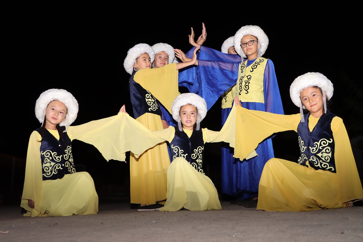 Van’daki Kırgız Türkleri ülkelerinin 31. bağımsızlık yıl dönümünü kutladı
