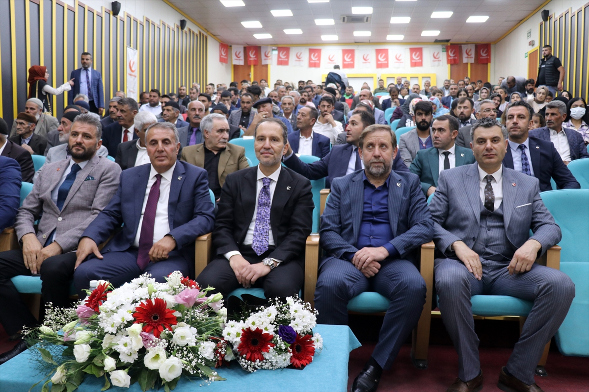 Yeniden Refah Partisi Genel Başkanı Erbakan, Ağrı’da partisinin il kongresinde konuştu
