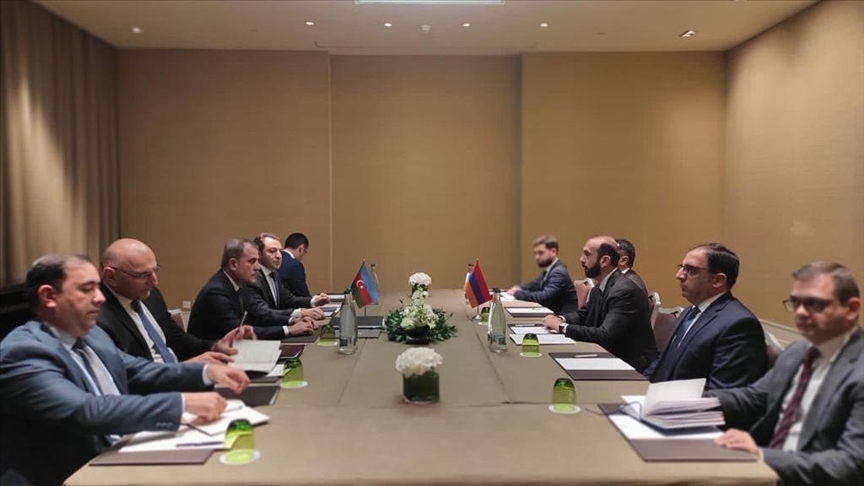 Azerbaycan ve Ermenistan dışişleri bakanları Cenevre’de görüştü