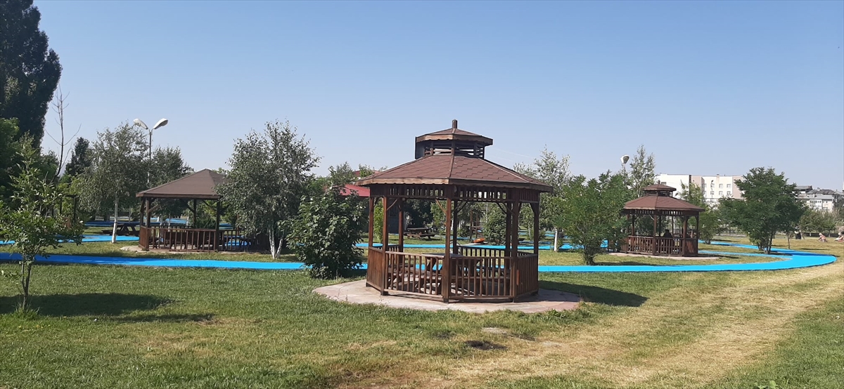 Selim’de belediyenin onardığı park hizmete açıldı