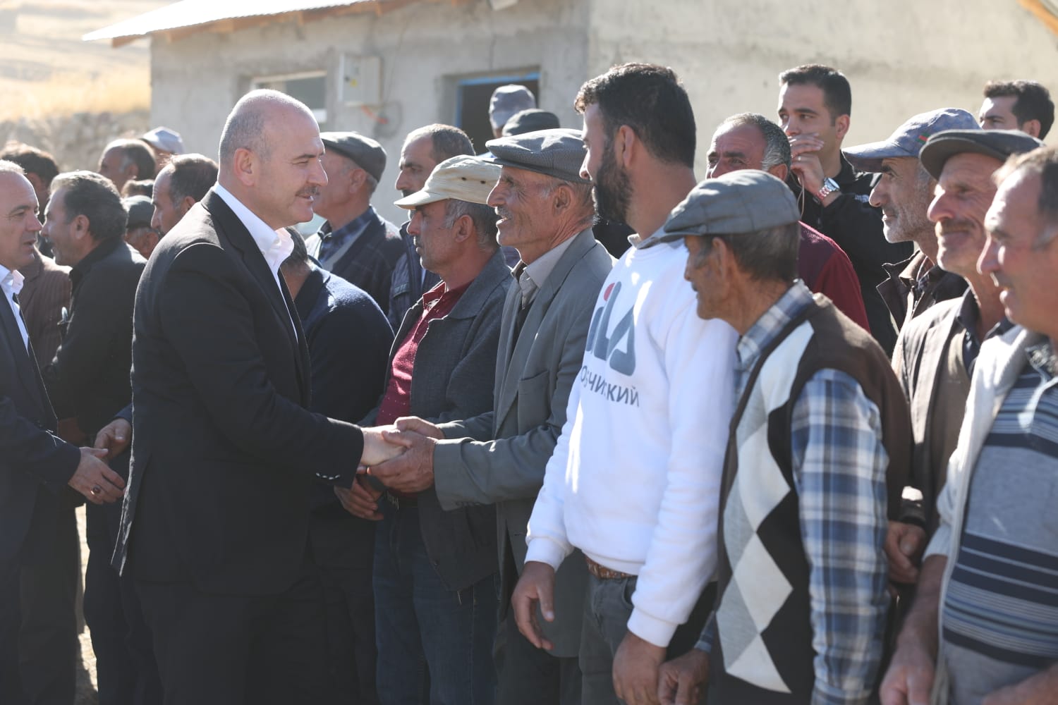 İçişleri Bakanı Soylu, Ardahan’da depremden etkilenen köylerde inceleme yaptı