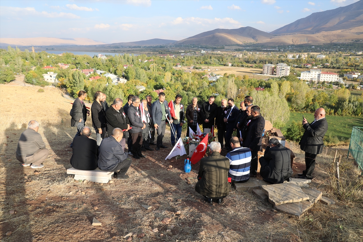 Türkiye Gaziler ve Şehit Aileleri Vakfı üyeleri Vanlı şehidin ailesini ziyaret etti