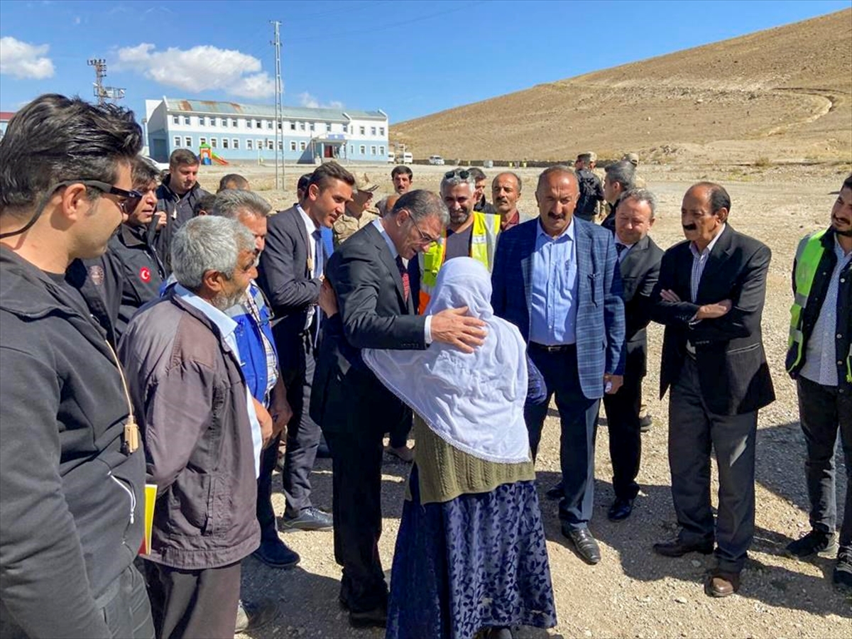 Vali Ozan Balcı, Başkale’de ziyaretlerde bulundu